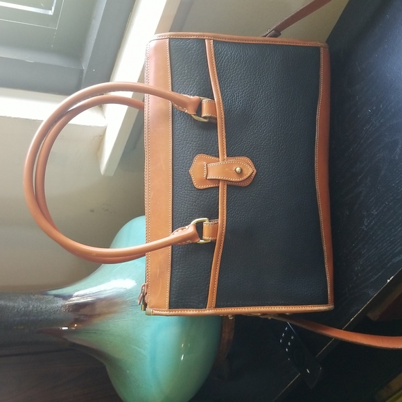 Vintage Dooney & Bourke pebbled leather satchel- A Classic Bag - Picture 3 of 10